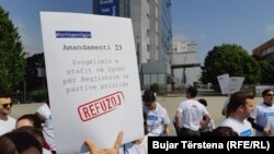 Protesta e shoqërisë civile kundër Projektligjit për financimin e subjekteve politike. 