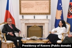 Ministri i Jashtëm çek, Martin Dvorak, gjatë takimit në Prishtinë me presidenten e Kosovës, Vjosa Osmani. 24 janar 2024.