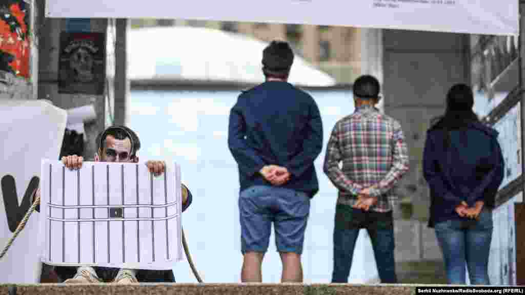 &laquo;Меркель&raquo;, &laquo;Путін&raquo; і &laquo;Трамп&raquo; дивляться на ув'язненого &laquo;Олега Сенцова&raquo;