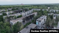 Від околиць Покровська до лінії фронту залишається 3-5 км, але просування російських військ там здебільшого зупинене. На фото: Покровськ, травень 2025 року