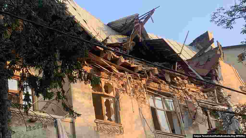  Окрім житлових будинків, за повідомленням міського голови Львова Андрія Садового, пошкоджень зазнали також пам'ятки культури і навчальні заклади. Наслідки російського обстрілу, Львів, 4 вересня 2024 року &nbsp; &nbsp; 