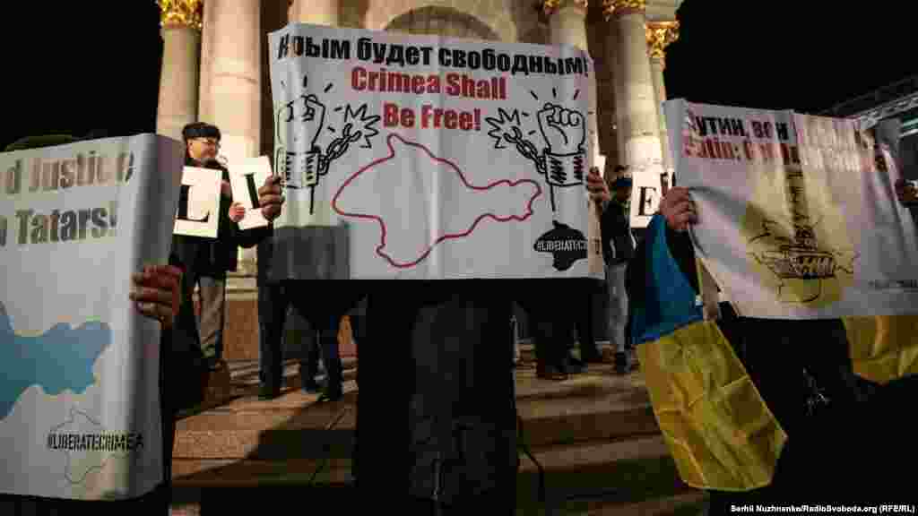 &laquo;Крым будет свободен&raquo;&nbsp;&ndash; гласит плакат одного из участников акции