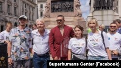 Ричард Брэнсон и Александр Усик на презентации международной кампании в поддержку Украины и львовского центра Superhumans — «Ukraine: Defending Freedom». Лондон, Великобритания, 15 июля 2025 года.