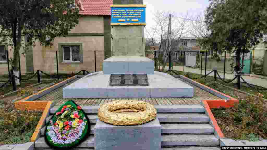 Пам'ятник героям-землякам, полеглим у боях за батьківщину в роки громадянської та Другої світової війни