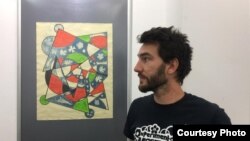 Францускиот мултимедијален уметник Рено Рулман. 