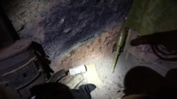 Землянка на териконі поблизу міста Золоте