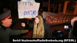 Під час акції біля Києво-Печерської лаври, 8 січня 2018 року