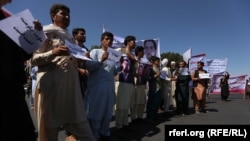 Afghan civilians displaced by fighting in Ghor province protest in the neighboring Herat province on July 26.