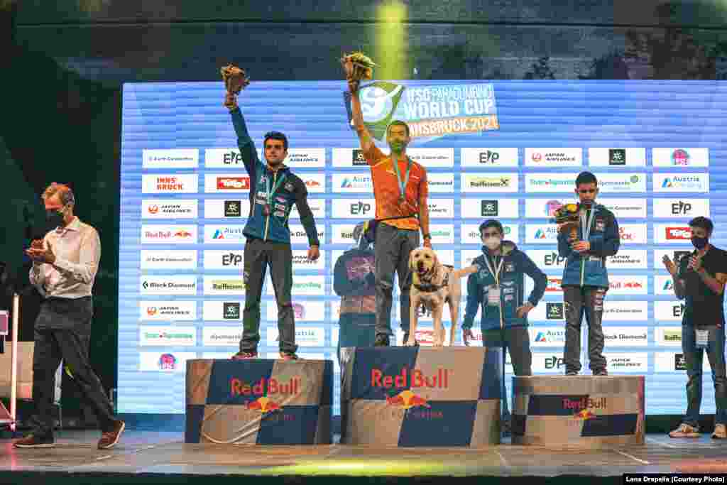 Spaniolul Francisco Javier Aguilar Amoedo (medialie de aur), Răzvan Nedu (medalie de argint) și Angelo Simionescu (medalie de bronz) sunt medaliații competiției Cupa Mondială de Paraclimbing de la Innsbruck, Austria. Șapte sportivi au reprezentat România la Cupa Mondială de Paraclimbing care s-a desfășurat în perioada 22-24 iunie la Innsbruck, Austria.