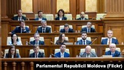 Echipa guvernamentală la ședința Parlamentului din 31 octombrie 2025.