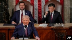 د امریکا ولسمشر ډانلډ ټرمپ د مارچ پر څلورمه د کانګرس ګډې غونډې ته وينا کوي.