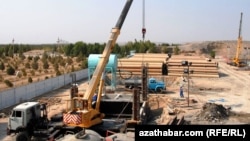 "Içkale gurluşyk LTD" firmasy 2007-nji ýylyň martydan, 2008-nji ýylyň iýulyna çenli Türkmenistan hökümeti bilen 13 sany gurluşyk şertnamasyna gol çekýär. Illýustrasiýa