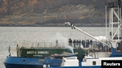 The Netherlands has complained about the detention of the Dutch-registered "Arctic Sunrise" ship and its crew. (file photo)