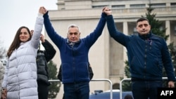 Președinta Partidului Oamenilor Tineri, Anamaria Gavrilă, și șeful AUR, George Simion, au anunțat pe 12 martie că intenționează să candideze amândoi la alegerile prezidențiale din mai 2025, după ce Călin Georgescu a fost exclus de CCR.