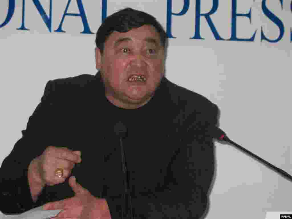 Рамазан Есіргепов - Қазақстандағы тәуелсіз журналистика пионерлерінің бірі. Алматы, қараша 2008 жыл.  - Рамазан Есіргепов  - Қазақстан тәуелсіз журналистикасы пионерлерінің бірі. Алматы, қараша 2008 жыл. 