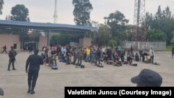 Românii din Congo, în punctul de trecere a frontierei dintre Congo și Rwanda.