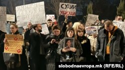 Сестрата на загинатата Фросина Кулакова на протестот „Правда за Фросина“, Скопје, 0202.2025 година