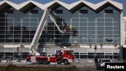 Stradalo je 15, a teško povređeno dvoje ljudi, kada se 1. novembra obrušila betonska nadstrešnica rekonstruisane Železničke stanice u Novom Sadu.