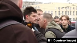 Student Elektrotehničkog fakulteta Andrej Tanko (levo) na protestu u Beogradu, Srbija, 10. decembar 2024.