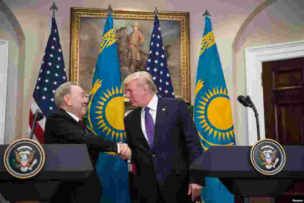 Назарбаев "Сіз АҚШ-та салық реформасын сәтті жасадыңыз. Ал мен бұл реформаны Қазақстанда бес жыл бұрын жасадым. Қазақстанда корпоративтік салық 20 пайыз, табыс салығы 10 пайыз" деді. Вашингтон, 16 қаңтар 2018 жыл.&nbsp;