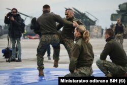 Pokazna vježba vojnika Oružanih snaga BiH 1. decembra 2024.