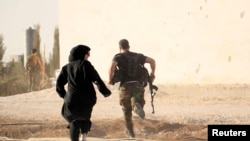 "Ислам мамлекети" тобуна кошулган аял. (Сүрөттүн макалага тиешеси жок)