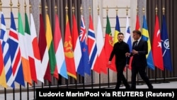 French President Emmanuel Macron and Ukrainian President Volodymyr Zelenskyy walk at the Elysee presidential palace in Paris on September 4.