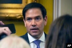 28 februarie 2024: Marco Rubio discută cu presa la Capitoliu, în Washington.