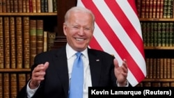 Джо Байден емоційно реагує на почуте під час зустрічі із Володимиром Путіним у Женеві. Швейцарія, 16 червня 2021 року