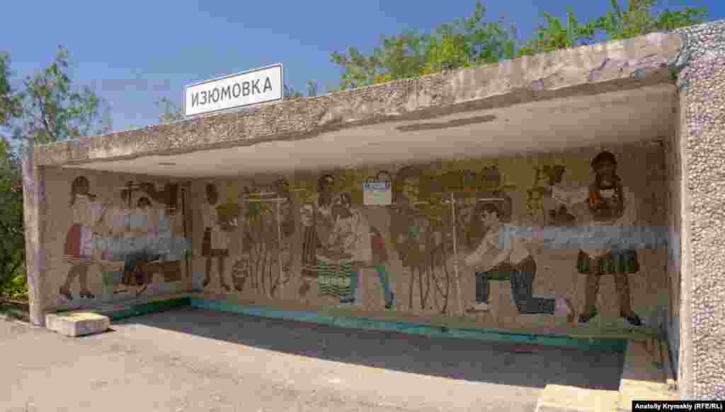 Село Изюмовка раскинулось в долине реки Чурук-Су, вдоль региональной автодороги Симферополь-Феодосия в пределах Кировского района