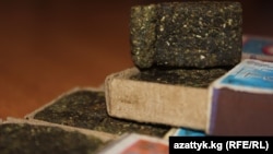 Ширеңке кутучаларына салынган маңзат.