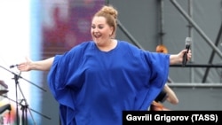 Співачка Ніно Катамадзе на міжнародному фестивалі «Садиба Jazz» («Усадьба Jazz») у музеї-заповіднику «Коломенське» 22 червня 2019 року. Москва. Це був останній виступ співачки на території Росії