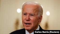 Хоча Джо Байден періодично відповідав на запитання журналістів, але повноцінної зустрічі з моменту вступу на посаду з медійниками не мав