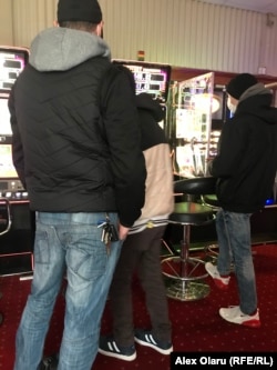 Distanțare fizică în sălile de jocuri de noroc