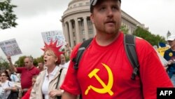 12 სექტემბერს, ვაშინგტონში, ჩაის პარტიის რამდენიმე ათასმა მომხრემ ჯორჯ ვაშინგტონის ძეგლიდან კაპიტოლიუმის ბორცვამდე მოაწყო მსვლელობა, რომლის მონაწილეები უკმაყოფილებას გამოთქვამდნენ პრეზიდენტ ობამას მმართველობით.