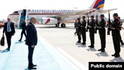Թուրքիա - Ստամբուլի օդանավակայանում Հայաստանի վարչապետին ողջունում է պատվո պահակախումբը, 20-ը հունիսի, 2025թ.