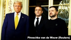 Справа наліво: президент України Володимир Зеленський, президент Франції Емманюель Макрон і новобраний президент США Дональд Трамп. Париж, 7 грудня 2024 року