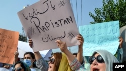 د دې پېښې پرضد په پيښور، اسلام اباد، لاهور او کراچۍ په ګډون د ملک په يو شمير نورو ښارونو کې مظاهرې وشوې