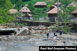 În Ocoliș, Alba, zeci de persoane au fost evacuate săptămâna trecută. Au fost inundate 72 de case și avariate 16.