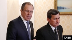 Orsýetiň DIM-niň başlygy Sergeý Lawrow türkmen kärdeşi Reşit Meredow bilen. Arhiw suraty