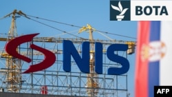 Logoja e Industrisë së Naftës së Serbisë (NIS).