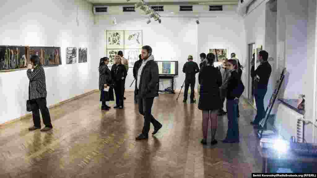 Перші відвідувачі виставки