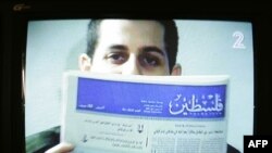 تصویر گیلعاد شالیط که در شبکه تلویزیونی اسرائیل به نمایش در آمده است.