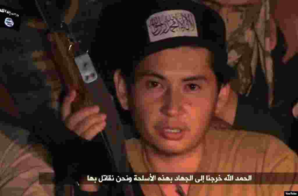 Корреспонденты Азаттыка собрали информацию о нескольких жителях Карагандинской области, которые "уехали в Сирию на джихад". Одним из героев видео о &laquo;казахских джихадистах в Сирии&raquo; оказался 27-летний Аманжол Жансенгиров (на фото), житель села Максимовка, расположенного близ Астаны.