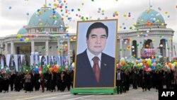 Türkmenistan Garaşsylyk gününi toýlaýar (arhiw suraty) 