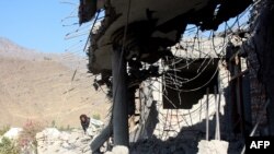 د کونړ په مرکز اسعدآباد کې د دوشنبې په ماښام د هوايي حملو له کبله ویجاړ کور