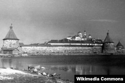 Соловецький монастир – чоловічий монастир на Соловецьких островах у Білому морі, який радянські каральні органи перетворили на місце ув'язнення для політичних в'язнів, зокрема українців.