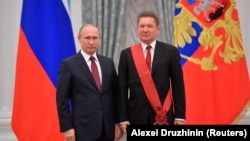 آلکسی میلر، مدیر گازپروم در کنار ولادیمیر پوتین