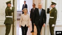 Голова Єврокомісії Урсула фон дер Ляєн (л) та президент Литви Гітанас Науседа (п), Вільнюс, 9 лютого