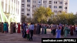 Orta mekdepdäki ýygnak. Türkmenistan (arhiw suraty) 